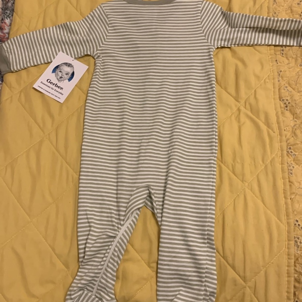 Onesie - Picture 4 of 4